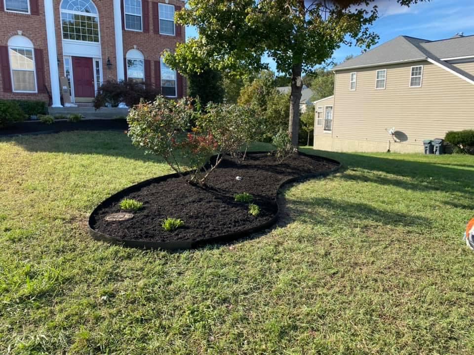 Custom mulch bed with clean edging in Harrisonburg VA